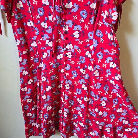 EUC EXPRESS RED FLORAL V NECK BUTTONED SHORT DRESS SIZE LARGE - Picture 5 of 16